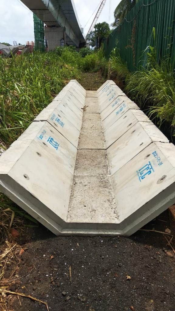 ICC Precast V Drain 300x300x100